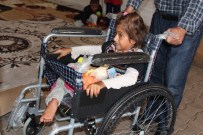 KIRIKHANSPOR - Tuzla Belediyespor Futbolcuları Suriyeli Engelli Çocuğa Tekerlekli Sandalye Hediye Etti
