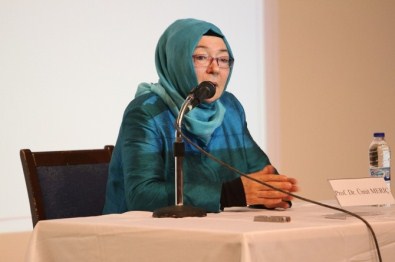 Ümit Meriç'ten Yitik Hafızanın Peşinde Konferansı