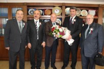 VAKIFLAR HAFTASI - Vakıflar Heyeti Başkan Sekmen'i Ziyaret Etti