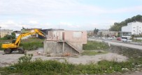 VIRANE - Ana Yoldaki Metruk Binalar Yıkılıyor