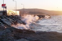 ŞİDDETLİ FIRTINA - Fırtına, Deniz Ve Hava Ulaşımını Etkiliyor