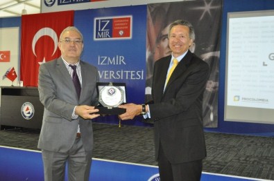 Kolombiya Büyükelçisi İzmir Üniversitesi'ni Ziyaret Etti