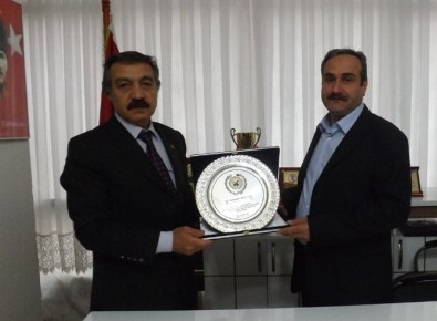 Van'da Yılın Ahi Adayı Ve Annesine Plaket