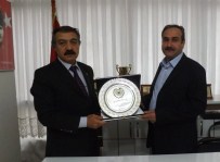 YILIN ANNESİ - Van'da Yılın Ahi Adayı Ve Annesine Plaket