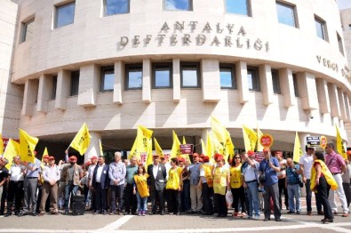 Antalya Defterdarlığında 1 Günlük Grev