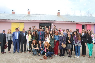 DÜ Öğrencileri Karlıova'da Anaokulu Açtı