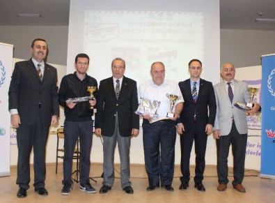 Ecdada Mektup Yazan Başarılı Öğrenciler Ödüllendirildi