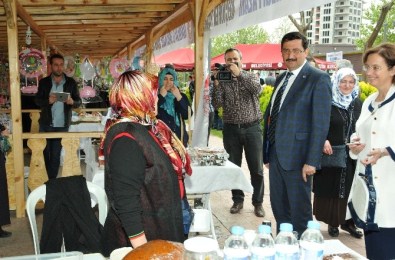 Hanımlar El Emeği Pazarı'nın Açılışını Başkan AK Yaptı