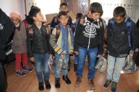 YENİ KIYAFET - İstanbul'dan Başkaleli Öğrencilere Yardım Eli