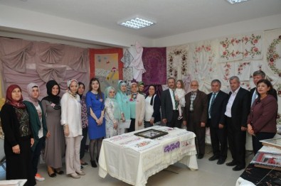 İzmek'te İlk Yıl Sonu Sergisi Akmeşe ‘De Açıldı