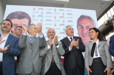 Miting Gibi Seçim Bürosu Açılışı