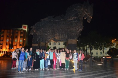 Özalp'ta Kız Öğrenciler Geziyle Ödüllendirildi