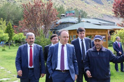 Vali Altıparmak, İspir'de