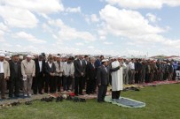 GÜNGÖR AZİM TUNA - Vali Tuna, Çifteler İlçesindeki Yağmur Ve Şükür Duasına Katıldı