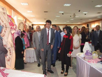 Gediz'de Halk Eğitim Merkezi'nin Yıl Sonu Sergisi
