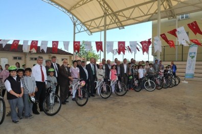 İzmit Belediyesi'nden 146 Öğrenciye Bisiklet