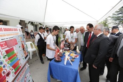 Mahmudiye'de TÜBİTAK 4006 Bilim Fuarı'nın Açılışı