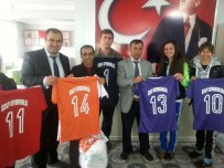 SAĞMALı - Özalp'te Liselere Spor Malzemesi Temin Edildi