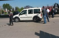 AYŞE AYDıN - Samsun'da Trafik Kazası Açıklaması 2 Yaralı