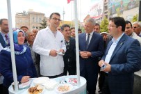 ECZACI ODASI - Eczacılar Vatandaşları Bilinçlendiriyor