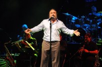VOLKAN KONAK - İzmir'de Volkan Konak'tan 19 Mayıs'a Özel Konser