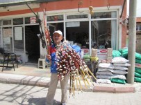 Ok Ve Yay Satarak Ailesinin Geçimini Sağlıyor