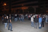 Renault Fabrikasındaki İşçiler Üretimi Durdurdu