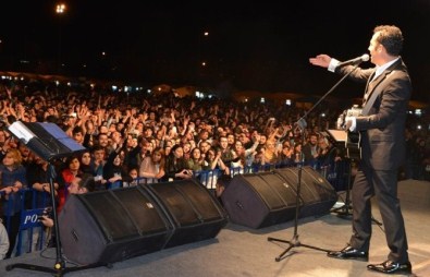 SÜ'deki Festival Ferhat Göçer Konseriyle Sona Erdi