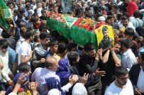 CENAZE ARABASI - Suriye'deki Çatışmada Ölen YPG'linin Cenazesi Cizre'de Defnedildi