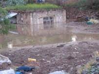 SU TAŞKINI - Tuzluca'da Sağanak Yağış Su Baskınlarına Neden Oldu