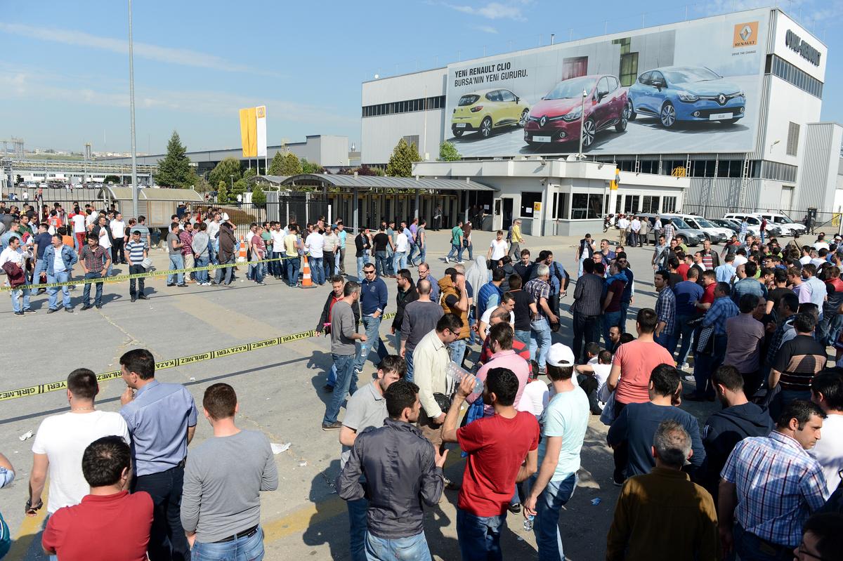 Bursa'da otomobil işçilerinden eylem