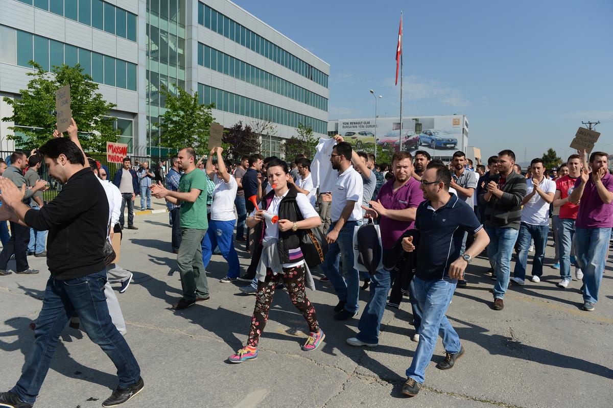Bursa'da otomobil işçilerinden eylem
