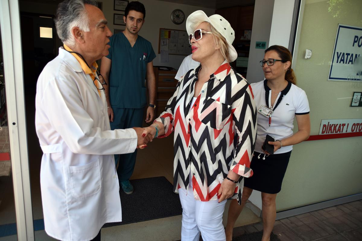 Emel Sayın hastanelik oldu