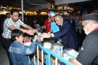 ABDULLAH DÖLEK - Başkan Aydın Miraç Kandili'nde Pilav Dağıttı