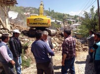 GÜNEYYURT - Karaman'da Çıkan Yangında 3 Ev Kül Oldu