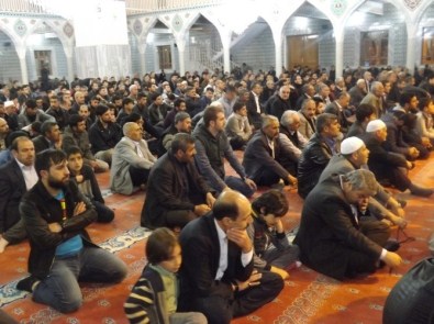 Miraç Kandili Gecesine Van'da Camiler Doldu Taştı