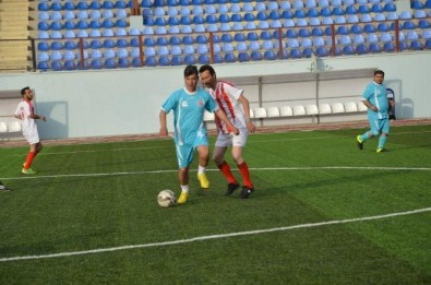 Protokol Ve Gazetecilerin Maçında 'Dostluk' Kazandı