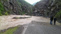ARTVİN ŞAVŞAT - Artvin-Şavşat Karayolu Aşırı Yağışlar Nedeniyle Kapandı