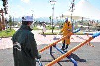 BAHAR TEMİZLİĞİ - Belediyeden Oyun Parklarına 'Anne Özeni'