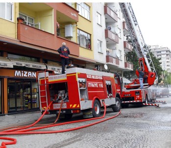 Rize'de Çatı Yangını