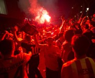 Barcelona'da Binlerce Taraftar 23. Lig Şampiyonluğunu Kutladı