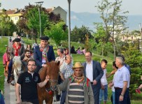 BENNUR KARABURUN - Başkan Edebali Ata Bindi, Kız İstedi