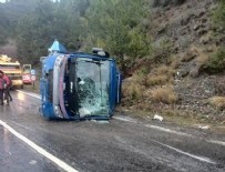 CEZAEVİ ARACI - Cezaevi minibüsü TIR'la çarpıştı: 3 ölü, 6 yaralı