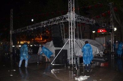 Işılak Konserine Yağış Ve Rüzgar Engeli
