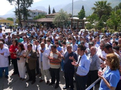 Mesai Arkadaşları Yoldaş İçin Tören Düzenledi