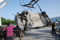 Otomobille Kamyonet Kavaşta Çarpıştı Açıklaması 2 Yaralı