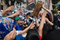 SÜT DAĞITIMI - Süt Alabilmek İçin Birbirleriyle Yarıştırlar