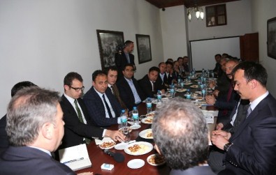 Talas'ta Eğitimin İhtiyaçları Bir Bir Bitiyor