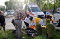 AHMET ÖZEL - Trafik Kazasında Can Pazarı Açıklaması 4 Yaralı