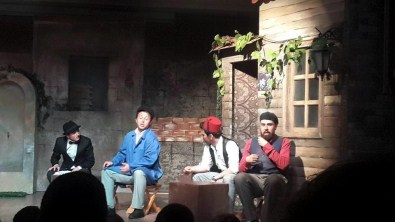 Yozgat'ta 'Köşebaşı' Oyunu Sahnelendi